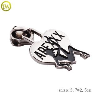 <span class=keywords><strong>Fermeture</strong></span> à glissière en forme de coeur <span class=keywords><strong>fantaisie</strong></span> tire accessoires de vêtement personnalisés tête coulissante <span class=keywords><strong>pour</strong></span> vêtements <span class=keywords><strong>pour</strong></span> dames - Product Image 2