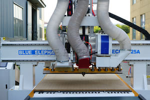 Routeur CNC automatique pour meubles 1325 1530 ATC avec fonction de nesting pour la fabrication d'armoires avec broche de perçage et de scie - Product Image 3