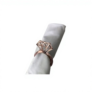 Anneaux de serviette en forme de trèfle vert en acier inoxydable, décoration de table pour la Saint-Patrick, pour restaurants, hôtels, salles à manger et fêtes - Product Image 6