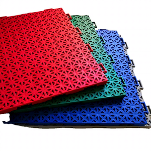 Azulejos de cubierta entrelazados para suelos deportivos modulares de plástico resistente de diseño moderno para eventos e instalaciones al aire libre - Product Image 1