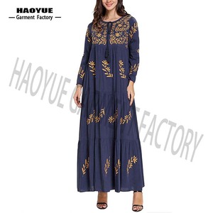 Vêtements islamiques modernes, robe longue plissée marine avec broderie <span class=keywords><strong>de</strong></span> feuilles, abaya plissée avec feuilles - Product Image 4