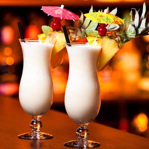 Verres à cocktail en plastique Hurricane Glass Plastic 15 oz <span class=keywords><strong>Pina</strong></span> <span class=keywords><strong>Colada</strong></span>, verres à cocktail transparents en plastique, verres en acrylique transparents en forme de tulipe pour cocktails de fête - Product Image 2