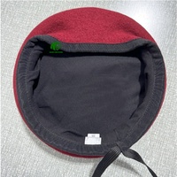 Béret tactique sur mesure - 100% laine noir, vert, rouge avec broderie de logo et porte-badge - Béret français pour homme