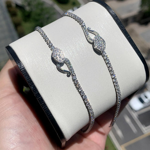 <span class=keywords><strong>Bracelet</strong></span> en laiton argenté micro pavé inspiré du <span class=keywords><strong>serpent</strong></span> glamour pour l'élégance du soir - Product Image 3
