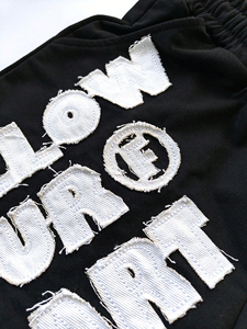 Shorts Deportivos Urbanos Negros de Malla de Poliéster con Estampado de Eslogan y Número 23, Detalle de Salpicaduras, Transpirables, para Verano - Product Image 3