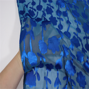 Bleu Petit Design Floral En stock Matériau de grande qualité Sensation confortable Soie Burn Out Tissu pour été Femmes Vêtement - Product Image 6