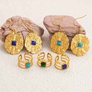 แหวนอัญมณีธรรมชาติสีเทอร์ควอยส์มรกตสีทอง18K แบบคลาสสิก - Product Image 5