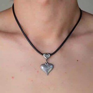 Collier pendentif soleil en forme de cœur en acier titane avec cordon en cuir, style vintage vieilli, bijoux de mode unisexe pour femme, pour le quotidien - Product Image 4