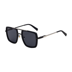 Gafas de sol con montura cuadrada Topfashion para hombre, de plástico negro y metal, protección UV400, para conducir al aire libre, clase 2. - Product Image 4