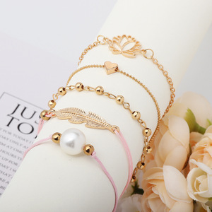 Ensemble de bracelets à breloques tendance en alliage plaqué or rose pour femmes, style bohème, avec plumes, perles, lotus et cœurs – Bijoux cadeau - Product Image 3