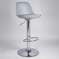 Tabouret de bar moderne en plastique gris avec dossier incurvé, hauteur réglable, base pivotante chromée pour îlot de cuisine