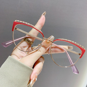 กรอบแว่นตาแบบ Cat Eye สำหรับผู้หญิง กรอบโลหะเต็มรูปแบบ ป้องกันแสงสีฟ้า เลนส์ Plano 1.56 AC รุ่น 8104 - Product Image 3
