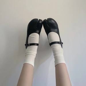 Zapatos de tacón de bloque retro francés para mujer, de cuero genuino, estilo Tabi con punta dividida y boca poco profunda - Product Image 5