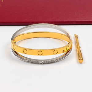 Bracciale Bangle Doppio Love con Vite e Cacciavite di Design in Acciaio Inossidabile 316L Placcato Oro 18K per <span class=keywords><strong>Uomo</strong></span> e Donna - Product Image 5