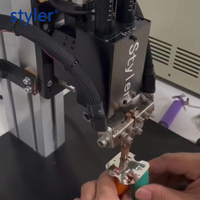 Machine de soudage par points pneumatique semi-automatique robuste avec contrôle par transistor pour l'assemblage de batteries de stockage d'énergie