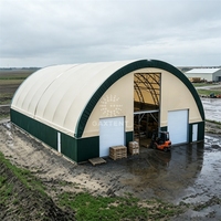 Structure en tissu ventilée anti-condensation pour ranch équestre, demi-arche monopente 60x150m en PVC bleu pour écurie de chevaux
