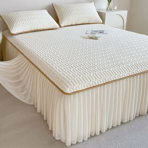 Ensemble de jupe de lit rafraîchissante en soie glacée - Parure de lit 3 pièces avec tapis rafraîchissant en latex épaissi de 5 mm pour un confort estival, avec taie d'oreiller - Product Image 1