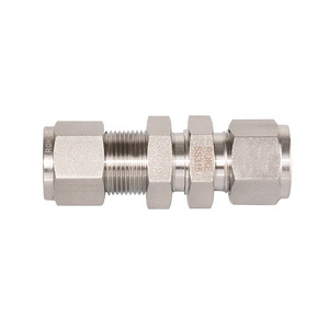 Raccord droit métrique en acier inoxydable SS316 ROKE à double ferrule, pour tuyaux de 2 à 50 mm, avec joint central traversant la plaque - Product Image 1