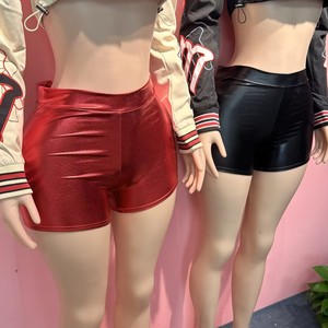 Bộ thời trang nữ 2025 gồm áo khoác phối chất liệu thêu chữ tay dài tay kiểu crop top + quần short giả da - Product Image 4