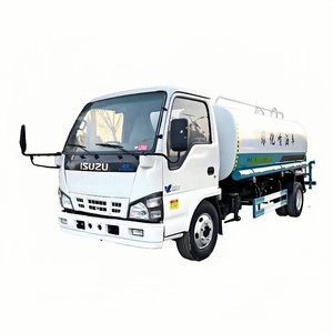Camion arroseur Isuzu ELF 6 roues 5000L, directement de l'usine, pour le nettoyage des routes urbaines, le contrôle de la poussière et l'irrigation des parcs - Product Image 1