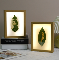 Lampe de chevet avec cadre en bois de 8 pouces, câble USB 3CCT, motif sculpté, idéale pour les cadeaux d'anniversaire et de fêtes