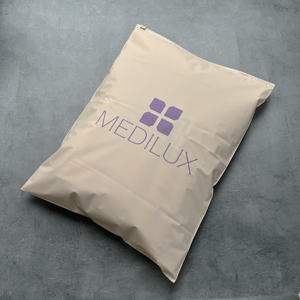 Sac à fermeture éclair beige de haute qualité, sac en plastique opaque givré avec fermeture à glissière, sac d'emballage pour vêtements personnalisé avec logo imprimé - Product Image 3