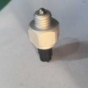 Interruptor de luz de freno Hyundai 0K30A-17-640 de aleación de zinc para reemplazo y reparación - Product Image 1