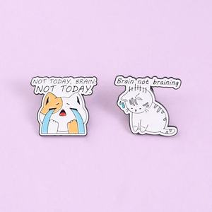 Al por mayor Lindos pines de esmalte con diseño de cerebro y la frase 'Not Brainning', y broches de solapa con diseño de ángel, cruz, llanto lindo y cita de trabajo humorística, para Año Nuevo - Product Image 1