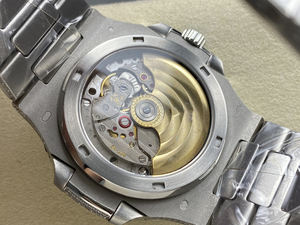 Montre de sport à cadran carré pour hommes de luxe de haute qualité avec conception commerciale numérique étanche pleine de diamants en acier inoxydable de 22mm - Product Image 2