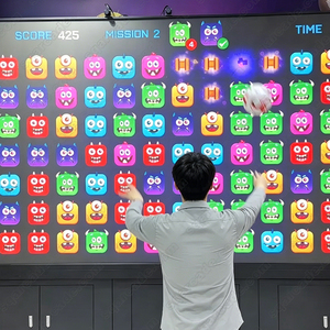 Simulateur de pickleball interactif multi-sports à écran tactile LED mural - Non gonflable, pour l'entraînement et l'utilisation en salle/aire de jeux intérieure - Product Image 4