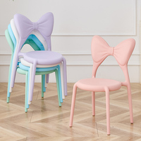 Chaise en PP Empilable Design Moderne Colorée Personnalisable pour Enfants Bébés, Portable pour Maison, Chambre, Cuisine, Salon, Hôtels et Parcs
