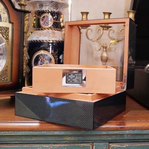 Caja de puros de cuero de cedro de madera maciza portátil pequeño moderno de lujo al por mayor acabado de laca humidificador para viajes (100 - Product Image 5