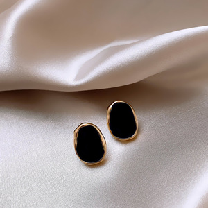 Nouvelles boucles d'oreilles noires irrégulières en métal pour femmes, bijoux vintage, nouveau design, accessoires de mode esthétiques - Product Image 2