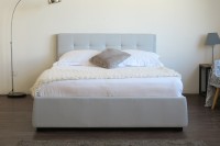 Base de Cama Contemporánea Tapizada en Gris Claro con Almacenamiento, Tamaño Queen, 4 Cajones Debajo de la Plataforma, para Villa