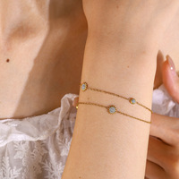 Bracelet en acier inoxydable plaqué or 18 carats avec soleil, lune et zircon cubique pour femme, chaîne fine délicate, style céleste, vente en gros OEM