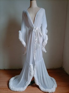 <span class=keywords><strong>Abito</strong></span> da Notte <span class=keywords><strong>Lungo</strong></span> in <span class=keywords><strong>Tulle</strong></span> con Scollo a V Profondo, Pizzo Scavato, Maniche Lunghe a Tromba e Piume - Vestito da Festa per Maternità - Product Image 5