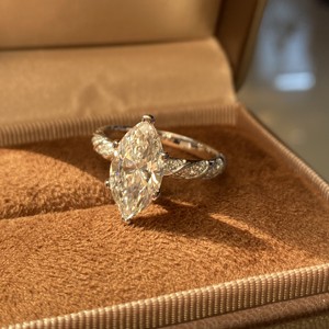 Bague de fiançailles en or massif 14k 18k avec diamant créé en laboratoire de taille marquise certifié IGI personnalisé, VVS, pour femmes - Product Image 2