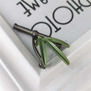 日韩珠宝竹子风格胸针翠绿古董丝巾扣叶子胸针 - Product Image 5