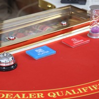 Table de jeu de poker Blackjack de luxe BBY, pieds en bois massif, structure métallique, pour 8 à 10 joueurs, divertissement personnalisé pour les clubs