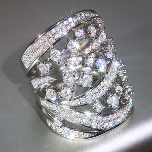 Anello con Linee Geometriche per Donne, Design Minimalista, Accessorio da Dito per Uso Quotidiano - Product Image 3