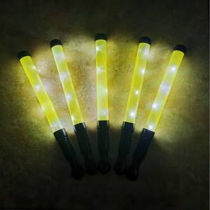 Bâton lumineux LED coloré pour enfants, clignotant et brillant dans le noir, idéal pour les concerts, les fêtes, les cadeaux, Pâques, bâton lumineux en plastique LED, bâton lumineux en forme de bonbon - Product Image 3