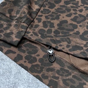 6911/<span class=keywords><strong>Felpa</strong></span> Oversize Nera a Coste, Resistente e Traspirante, <span class=keywords><strong>con</strong></span> Orsetto Paillettato e Dettagli a Strisce a Contrasto - Product Image 6