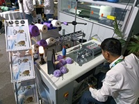 Machine commerciale de chapeau de pompon de bonnet à la mode