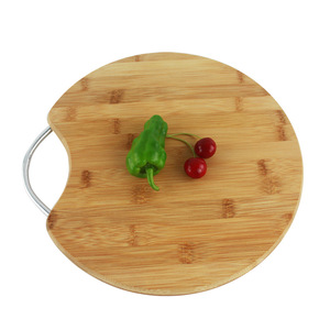 Tabla de cortar de bambú antideslizante con asa y orificios, adecuada para uso en la cocina, para cortar frutas y para usar con rodillos de amasar. - Product Image 4