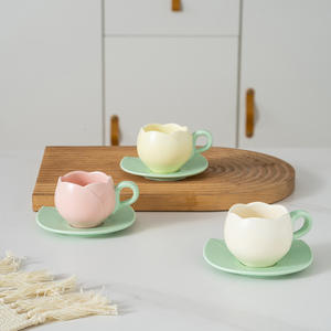 <span class=keywords><strong>Tazze</strong></span> regalo 300ml 10oz 3d Macaron rosa bella goffratura a forma di tulipano in ceramica tazza da caffè in ceramica <span class=keywords><strong>con</strong></span> <span class=keywords><strong>piattino</strong></span> - Product Image 4