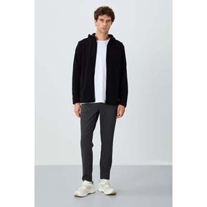 เสื้อสเวตเชิ้ตผู้ชาย Air Jones Connell Black Relaxed Fit Fleece -เสื้อสวมหัวโพลีเอสเตอร์ที่สวมใส่สบายสำหรับชุดลำลอง รุ่น 88313 - Product Image 2