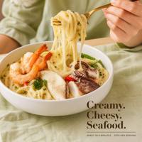 Bol de nouilles aux fruits de mer surgelés crémeux de qualité supérieure, OEM pour chaînes d'hôtels et de restaurants, fabricant de kits de repas semi-finis OEM
