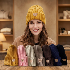Bonnet en tricot mignon avec applique ours, unisexe, couleur unie, tricoté à la main en acrylique, chaud, brodé, pour adultes, décontracté, idéal pour les voyages - Product Image 2