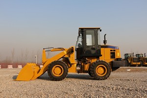 Chargeuse frontale neuve et durable de marque chinoise, 2 tonnes, petite chargeuse 618D SEM618D, <span class=keywords><strong>mini</strong></span>-chargeuse sur pneus de 1,8 tonne avec grappin à bois à vendre - Product Image 6