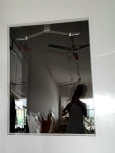 Espositore da Parete in Acrilico Personalizzato di Lusso per Magliette, per Negozi, Centri Commerciali, Esposizioni, Conservazione di Maglie e Vestiti - Product Image 6